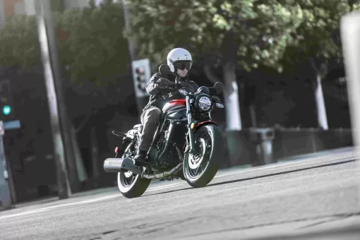 kawasaki-sep25-26ym-cruisers-colours-gallery8.jpg