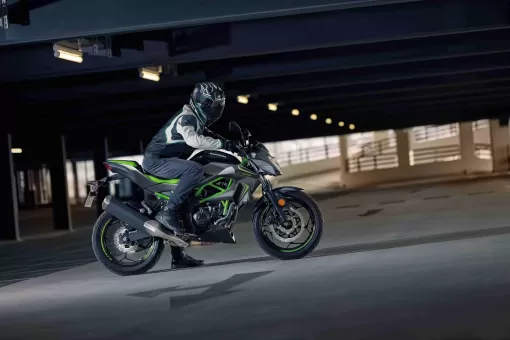 kawasaki-sep26-125pair-newliveries-gallery6.jpg