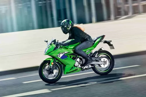 kawasaki-sep26-125pair-newliveries-gallery2.jpg